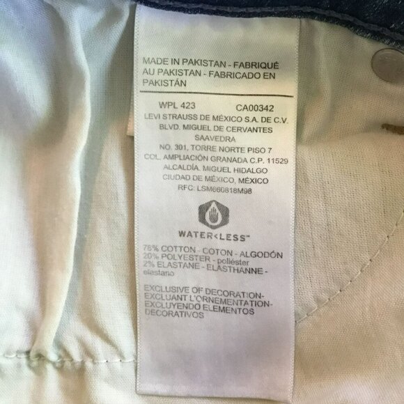 Levi's Signature Capri Jeans Women's Size 12 Mid Rise Cuffed Denim Medium Wash - Picture 12 of 13